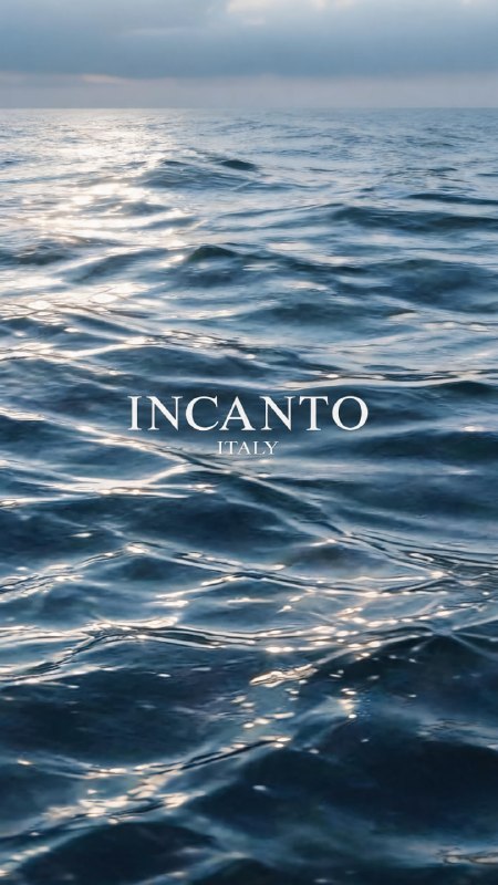 Фирменный кадр Incanto на фоне моря